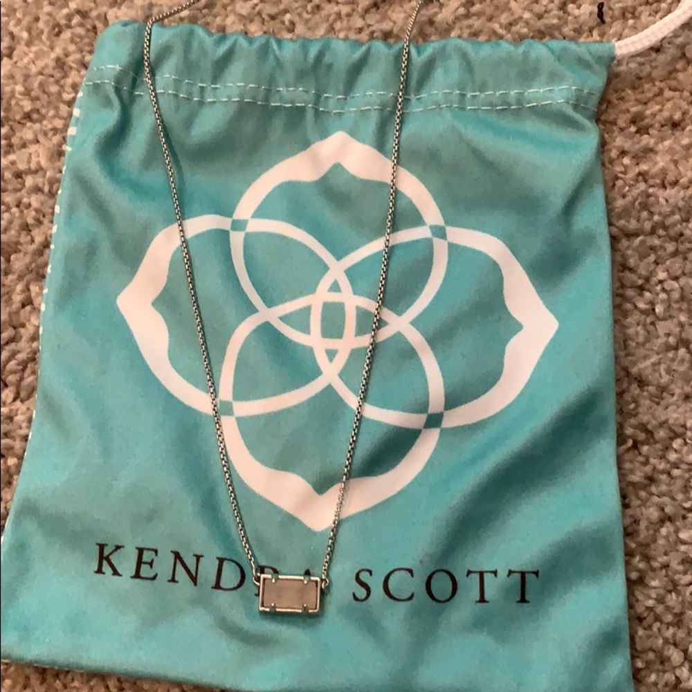Kendra Scott rose quarts necklace